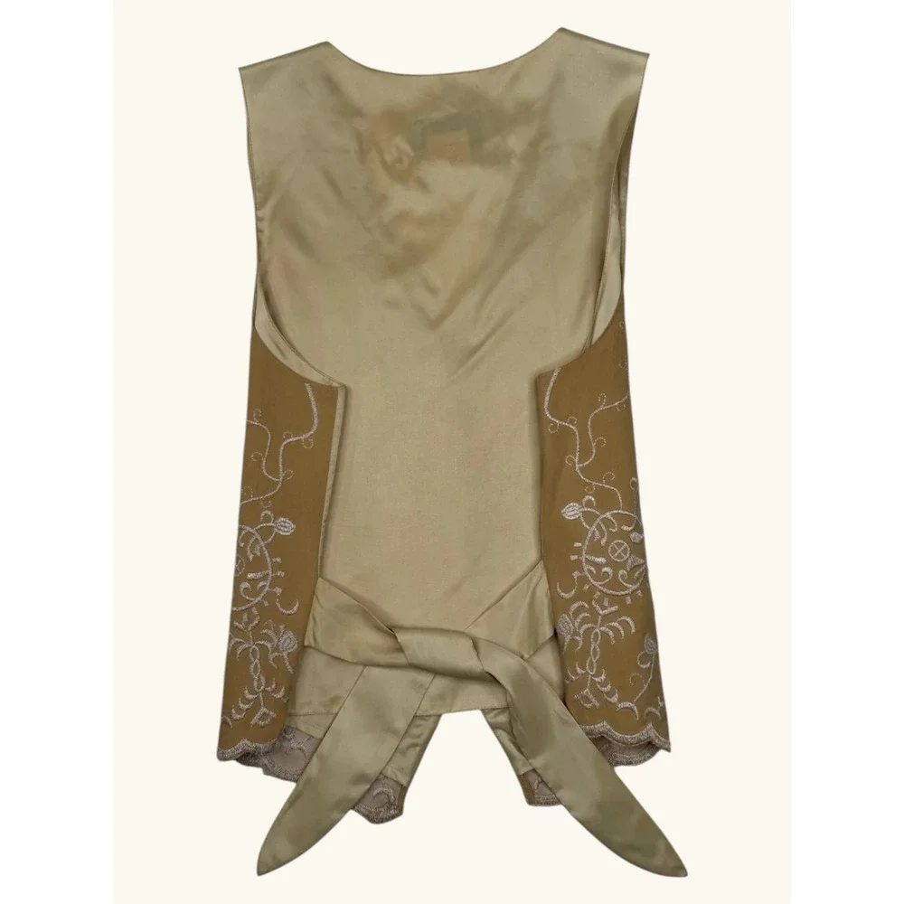 Yvonne Sachs New York Tan Embroidered Vest Scalloped Hem Tie Back Sample Sz S/M